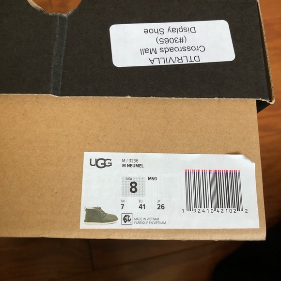 Men Uggs Size 8 - Picture 4 of 4